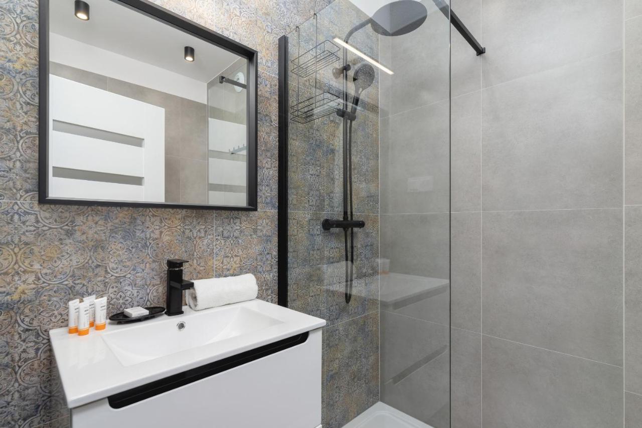 Modern Studio Cracow Rakowicka 14 By Noclegi Renters Krakow Ngoại thất bức ảnh